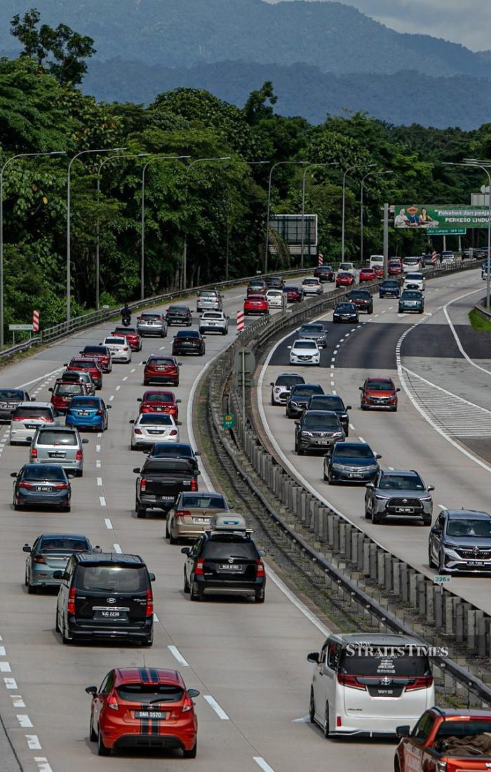 TAPAH, 8 Jun -- Aliran trafik dilaporkan bergerak perlahan di Lebuhraya Utara-Selatan (PLUS) menghala ke selatan berhampiran Plaza Tol Tapah ketika tinjauan fotoBernama pada pukul 3.30 petang ini.

Orang ramai mula kembali ke ibu kota hari ini selepas bercuti sempena sambutan Hari Raya Aidiladha.

--fotoBERNAMA (2025) HAK CIPTA TERPELIHARA